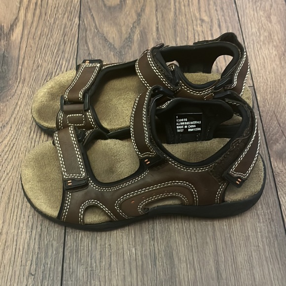 Khombu Other - KHOMBU mens walking sandal size 1